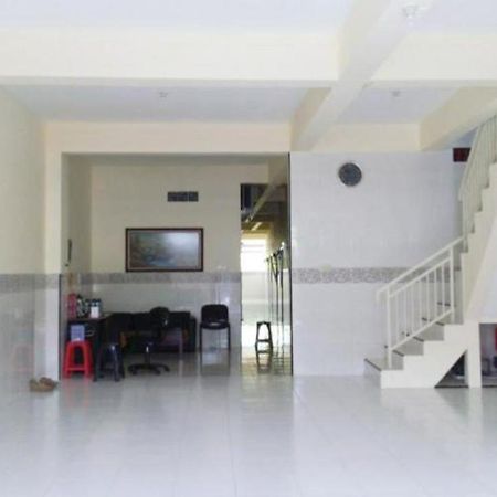 Hotel Kost Harian 86 Surabaya Esterno foto