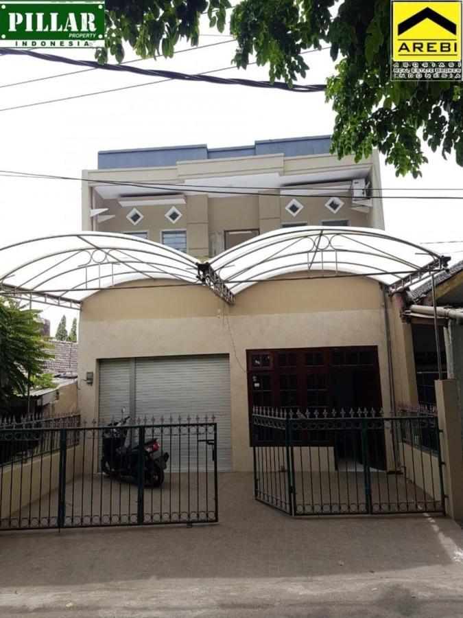 Hotel Kost Harian 86 Surabaya Esterno foto