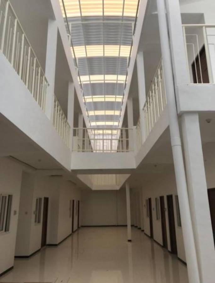 Hotel Kost Harian 86 Surabaya Esterno foto